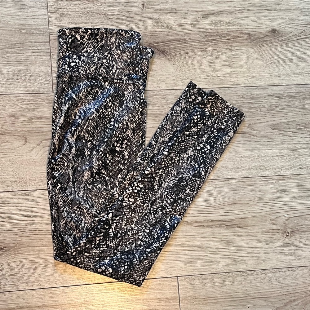 SPANX navy blue snakeskin leggings L